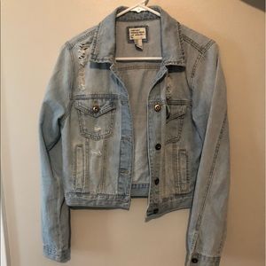 Distressed Jean Jacket (light wash)